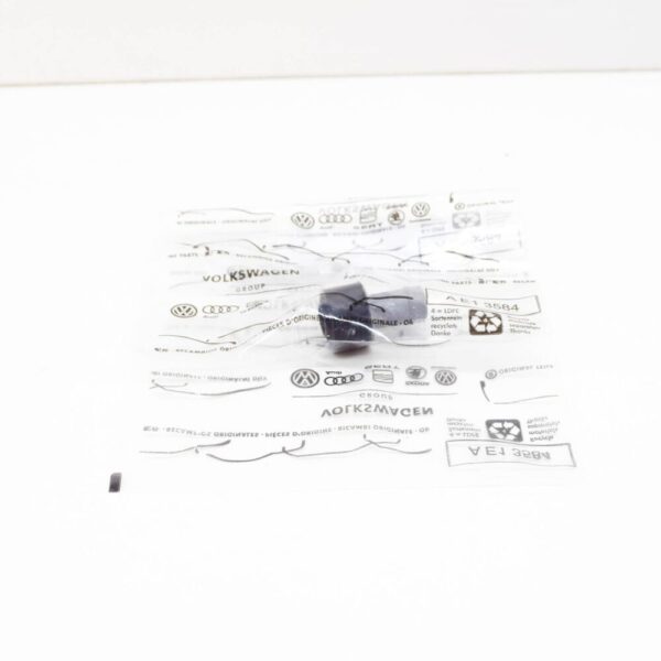 035103245A - AUDI A4 B6 ENGINE BLOCK BREATHER VALVE 035103245A NEW GENUINE