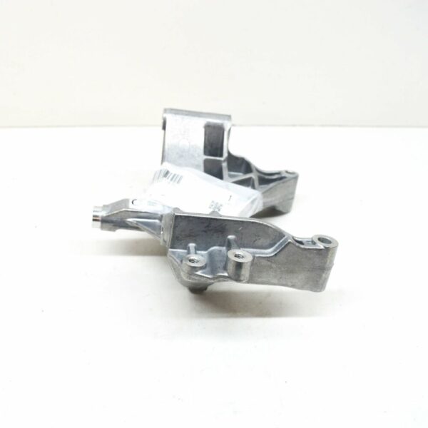 057903143L - NEW AUDI Q7 4M ALTERNATOR BRACKET HOLDER 057903143L