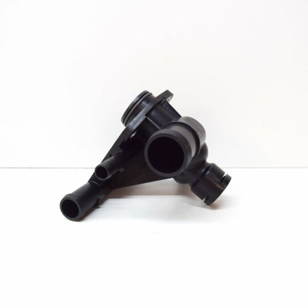 06F121132H - NEW AUDI A1 8X COOLANT CONNECTION 06F121132H