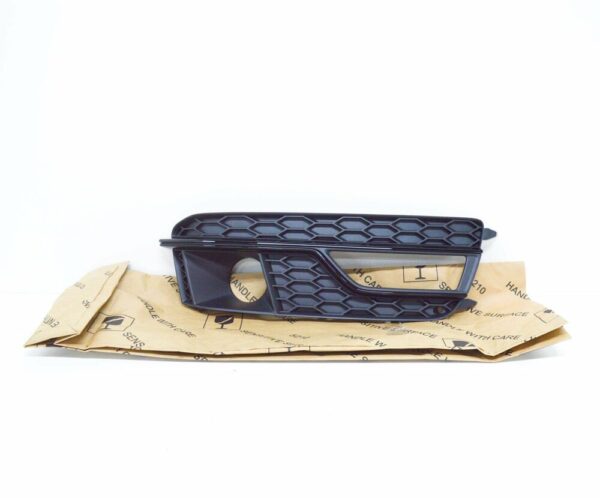 8T0807682L01C - NEW AUDI A5 S5 8TA FRONT BUMPER RIGHT FOG LIGHT GRILLE 8T0807682L01C OEM