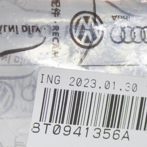 8T0941356A - NEW AUDI A4 AVANT B8 FRONT RIGHT HEADLIGHT BRACKET MOUNT 8T0941356A