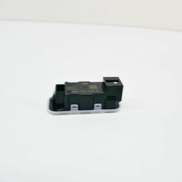 8W0947415B - NEW AUDI A4 S4 AVANT QUATTRO B9 FRONT RIGHT FOOTWELL LIGHT 8W0947415B
