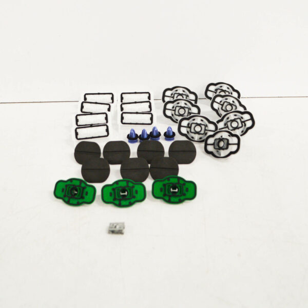 8W6898909 - NEW AUDI A4 8W FIX SET 8W6898909