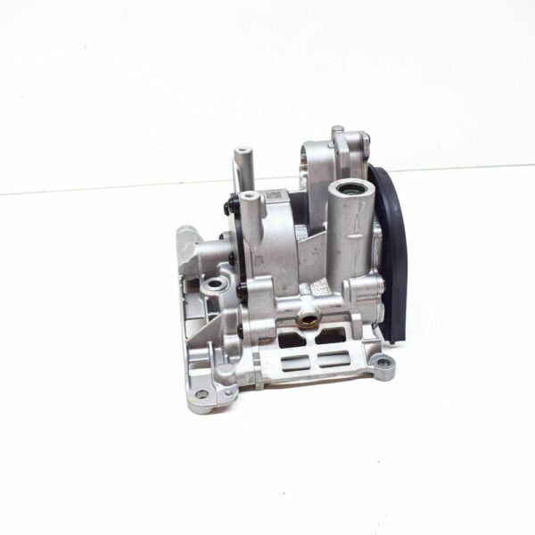 11418507325 - GENUINE BMW 7 F01 F02 Vacuum Oil Pump 11418507325