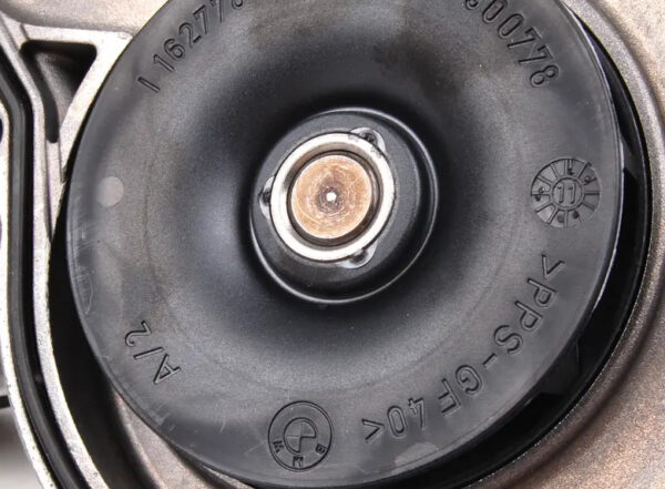 11517586779 - BMW X5 E70 Mechanical Coolant Pump 1151786779 NEW ORIGINAL