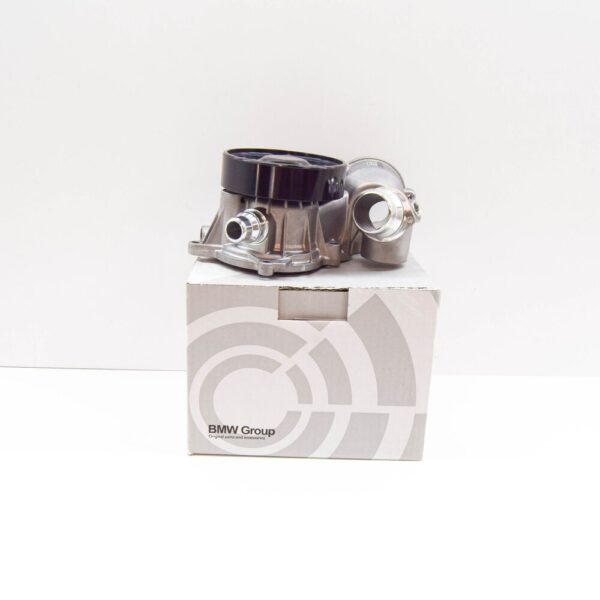 11518657274 - BMW 7 G12 Mechanical Coolant Pump 11518657274 8657274 NEW GENUINE