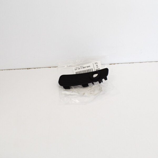51127407933 - NEW MINI CLUBMAN F54 REAR LEFT PDC SENSOR GRILLE BRACKET 51127407933 7407933