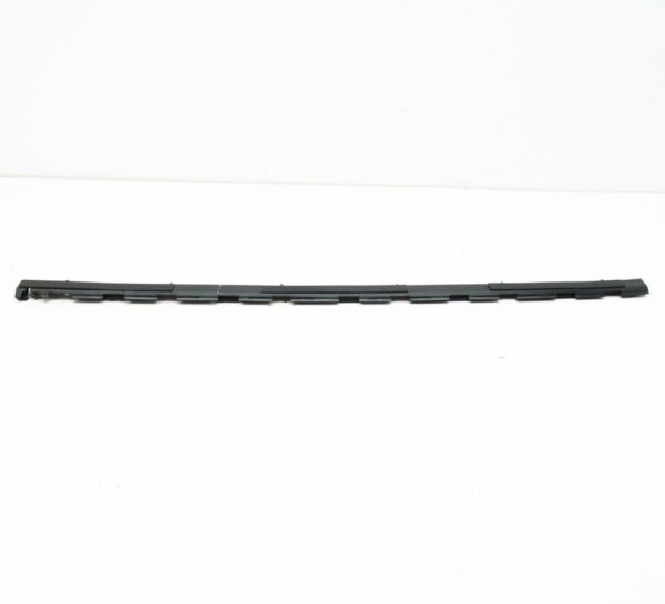 51377390176 - NEW MINI F60 RIGHT SIDE PANEL RETAIN STRIP TRIM 7390176 51377390176 ORIGINAL
