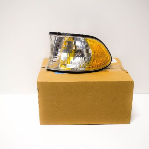 63136905321 - BMW 7 Series E38 indicator front left 63136905321 6905321 new