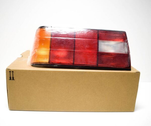 63211385381 - BMW 3 E30 rear light 63211385381 1385381 new