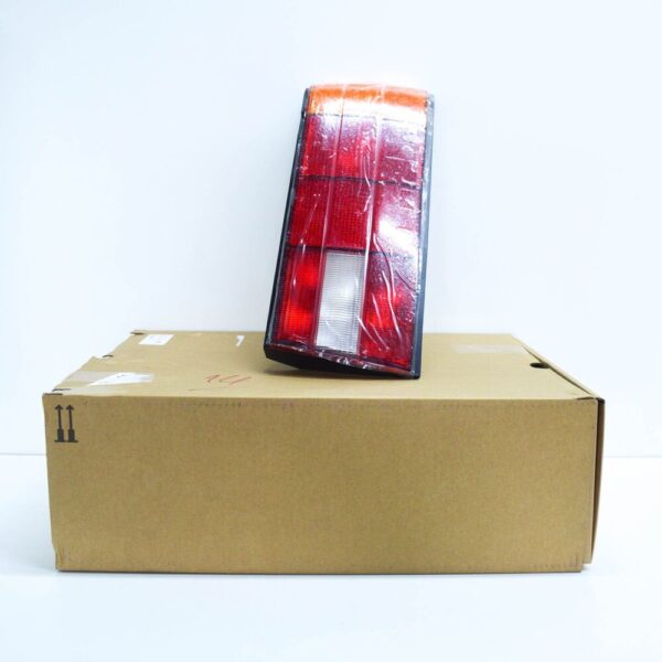 63211385382 - BMW 3 E30 Rear Right Taillight 63211385382 1385382 NEW