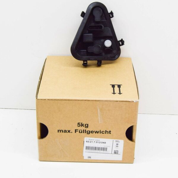 63217313048 - NEW BMW 3 F31 REAR RIGHT TAIL LIGHT BULB HOLDER 63217313048 7313048
