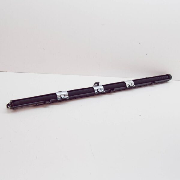 3V98613339B9 - SKODA SUPERB MK3 REAR LEFT DOOR SUNLIGHT SCOOTER BLIND 3V98613339B9 NEW GENUINE