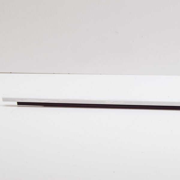 575837476D - SKODA KAROQ NU FRONT RIGHT OUTER WINDOW APERTURE SEAL 575837476DJV1 NEW GENUINE