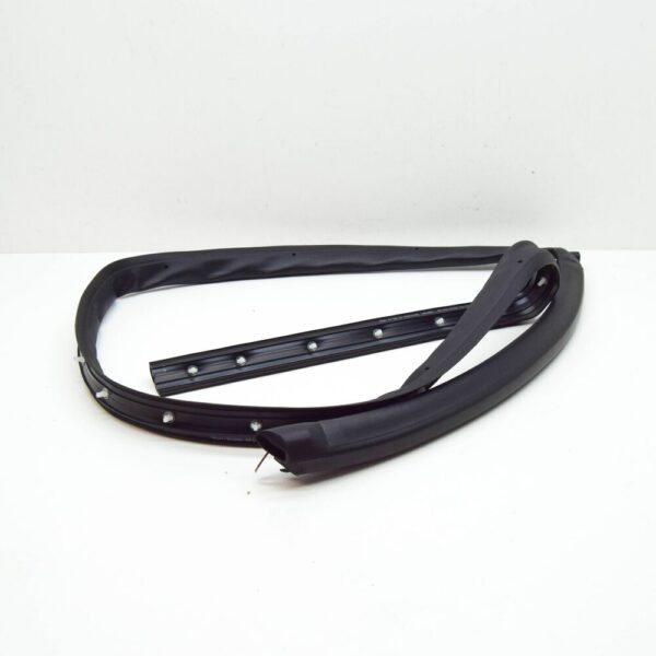575839120C - ŠKODA KAROQ Nu door gasket rear right bottom rubber 575839120C9B9 NEW original