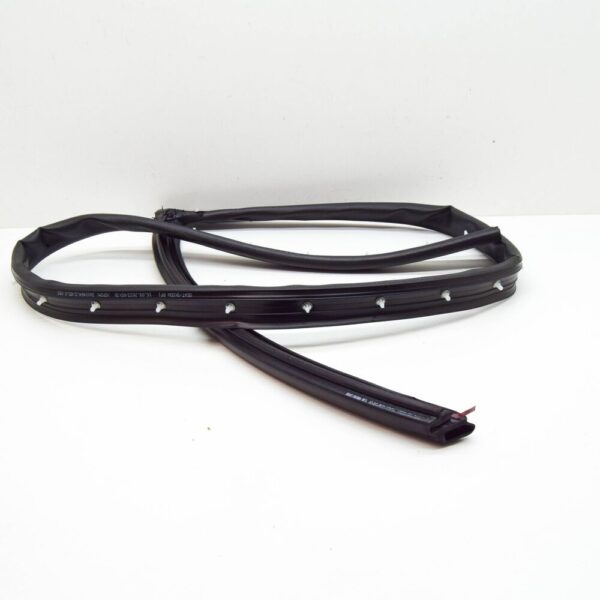 575839120C - ŠKODA KAROQ Nu door gasket rear right bottom rubber 575839120C9B9 NEW original