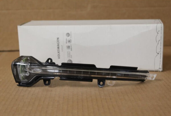 5F0949101B - NEW SEAT ARONA KJ FRONT LEFT DOOR MIRROR ROTARY DISPLAY 5F0949101B ORIGINAL