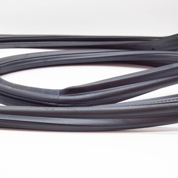5LG827705A - ŠKODA ENYAQ IV tailgate seal 5LG827705E NEW ORIGINAL