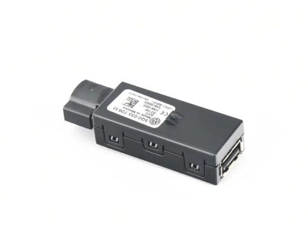5Q0035726M - NEW ŠKODA SUPERB MK3 USB PORT 5Q0035726M GENUINE