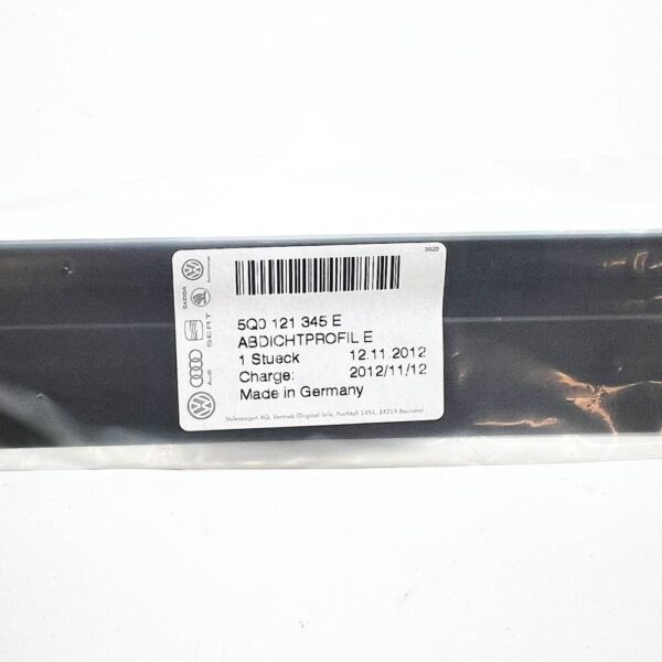5Q0121345E - SKODA OCTAVIA 5E MK3 Upper Engine Radiator Seal 5Q0121345E NEW
