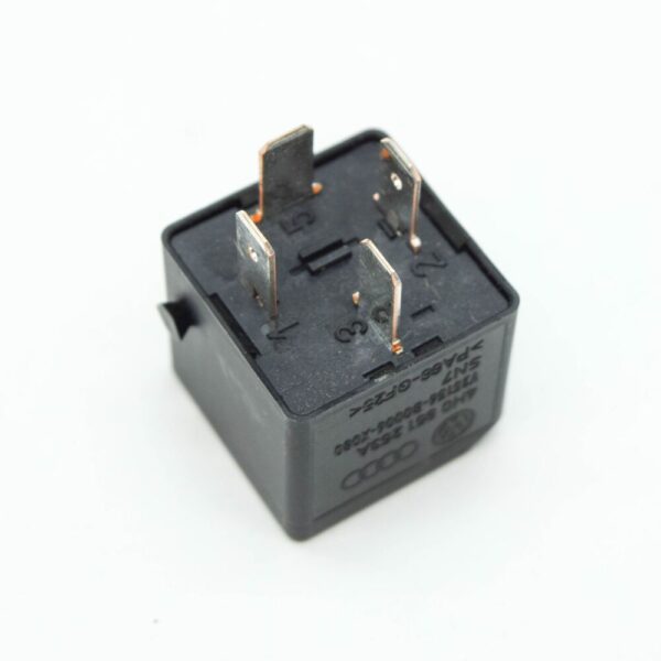 8D0951253A - SKODA SUPERB MK2 3T RELAY 4H0951253A NEW GENUINE