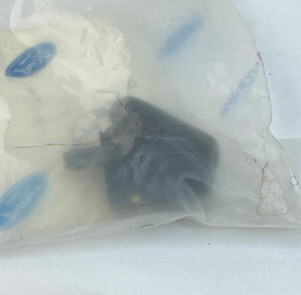 1442176 - NEW FORD FIESTA MK5 WINDSCREEN WASHER WATER JET SPRAY NOZZLE ORIGINAL