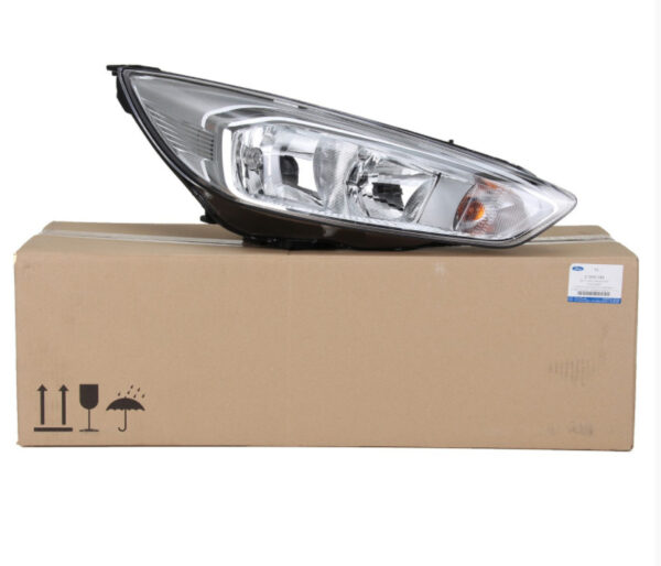 2060584 - NEW FORD FOCUS C346 MK3 FRONT RIGHT HEADLIGHT LHD 2060584 ORIGINAL