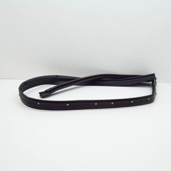 2416845 - FORD PUMA BODY ROCKER PANEL RIGHT WEATHERSTRIP 2416845 NEW GENUINE