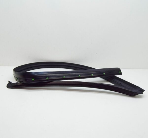 2416845 - FORD PUMA BODY ROCKER PANEL RIGHT WEATHERSTRIP 2416845 NEW GENUINE