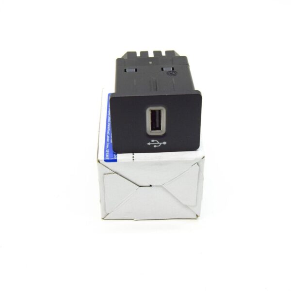 2470665 - Ford Focus MK4 USB Female Port 2470665 NEW