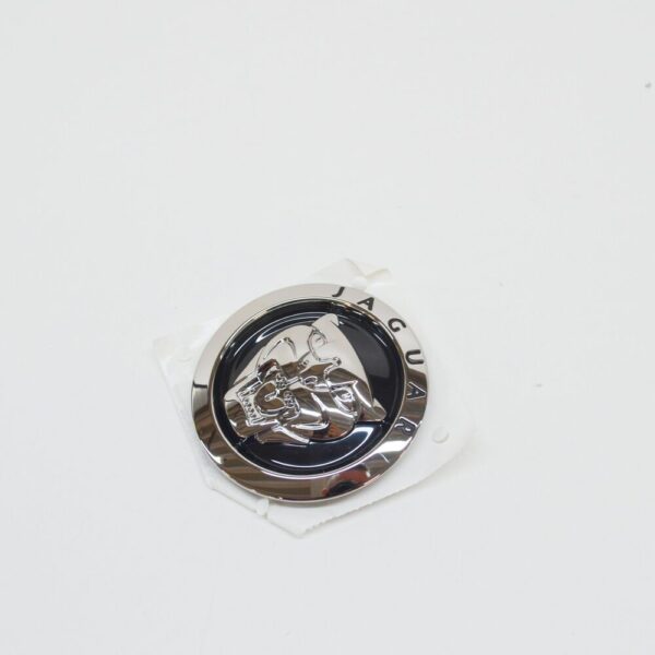 C2Z31124 - JAGUAR XF X250 Radiator Grill Emblem C2Z31124, NEW, Original