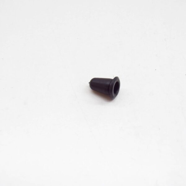 DYA000040 - LAND ROVER RANGE ROVER 3 L322 Quarter Panel Groomet DYA000040 NEW GENUINE