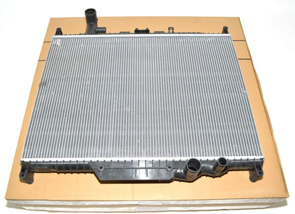 LR015561 - LAND ROVER DISCOVERY IV L319 Coolant Radiator LR015561 New Genuine