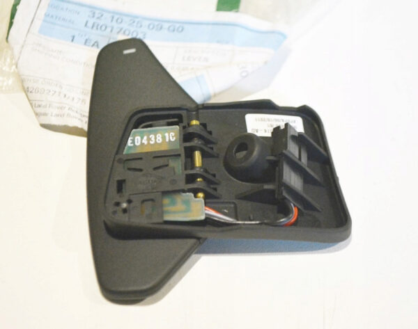 LR017003 - LR Range Rover IV L405 Steering Wheel Shift Rocker LR017003 NEW ORIGINAL