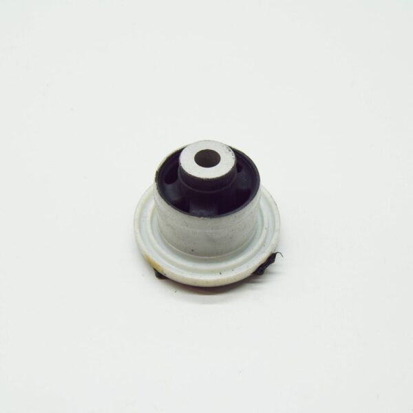 LR033262 - LAND ROVER DISCOVERY L462 Rear Left Differential Insulator LR033262 NEW GENUINE
