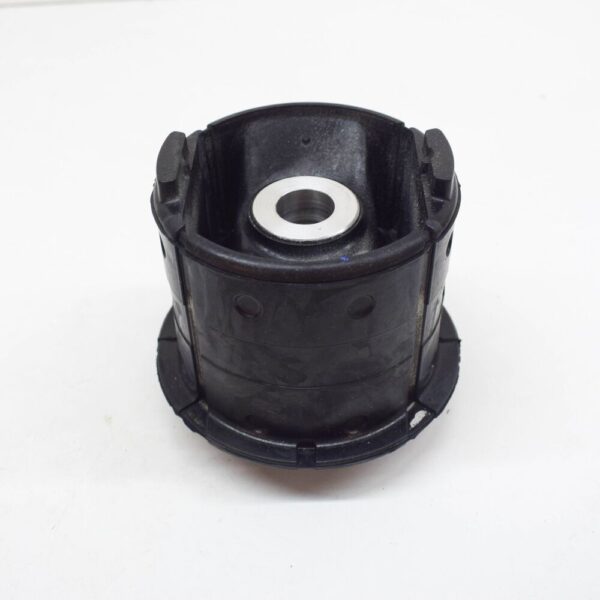 LR037514 - LR RANGE ROVER IV L405 rear cross beam rear insulator LR037514 NEW