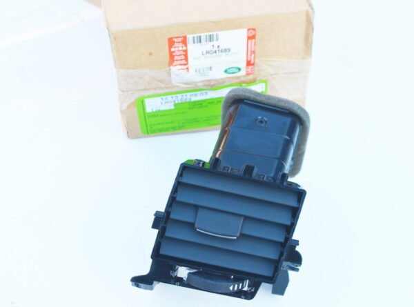 LR041689 - LR Range Rover Sport L320 Dashboard Right Outer Vent LR041689