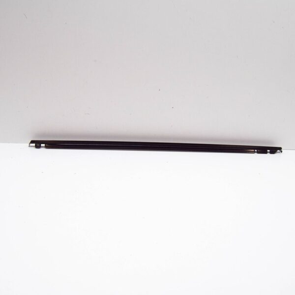 LR043790 - LR RR SPORT L494 Rear Left Door Upper Reveal Moulding LR043790 NEW GENUINE