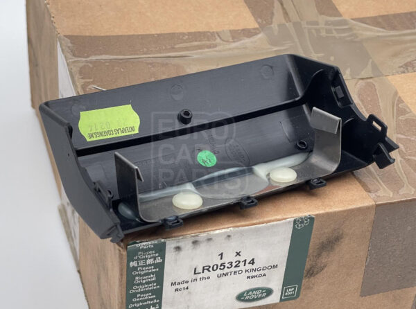 LR053214 - LR RR SPORT L494 Front Seat Lower Screen Mount Molding LR053214 NEW