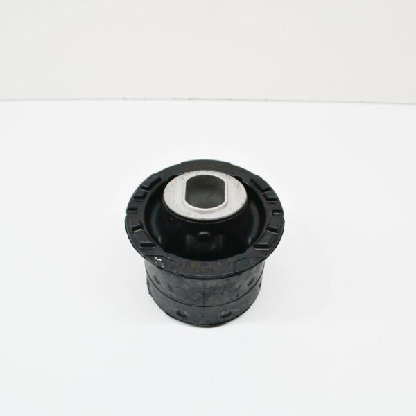 LR058008 - LR RANGE ROVER SPORT L494 rear cross beam front insulator LR058008 new