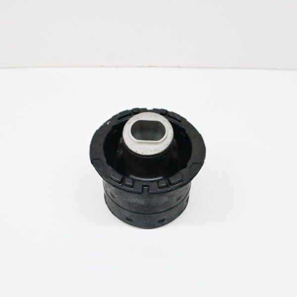 LR058008 - LR RANGE ROVER SPORT L494 rear cross beam front insulator LR058008 new