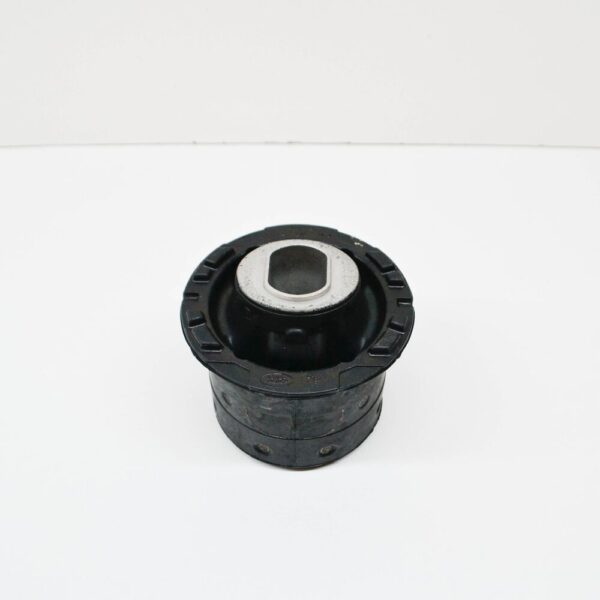 LR058008 - LR RANGE ROVER SPORT L494 rear cross beam front insulator LR058008 new