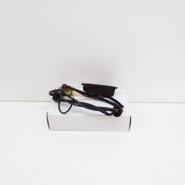 LR083610 - LAND ROVER RANGE ROVER SPORT L320 tailgate opening switch LR083610 mint condition