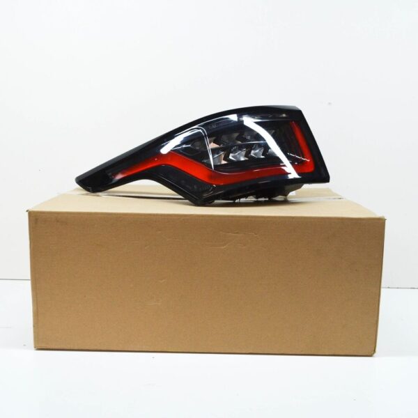 LR136857 - LAND ROVER RANGE ROVER SPORT Rear Left Taillight RHD LR136857 NEW GENUINE