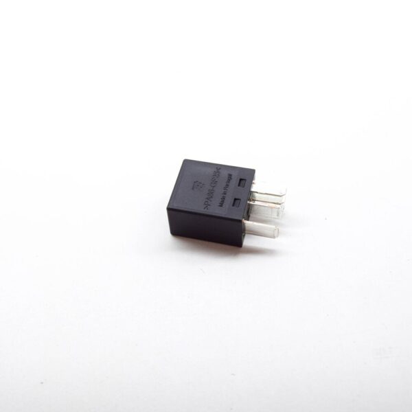 LR138846 - LAND ROVER RANGE ROVER IV L405 Accessory Power Relay LR138846 NEW GENUINE