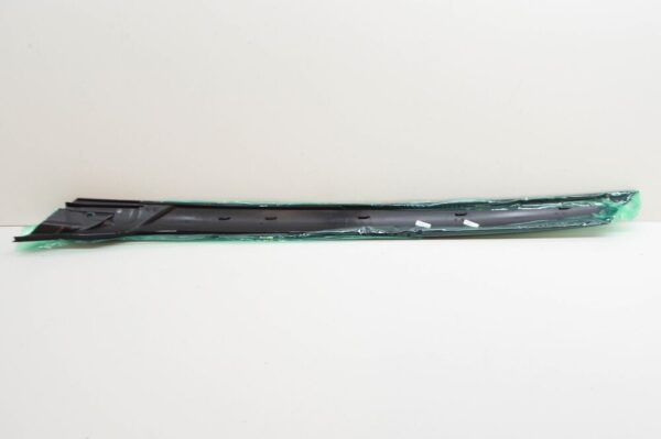 LR148858 - LAND ROVER DISCOVERY V L462 Front Left Door Pillar Molding LR148858 NEW GENUINE