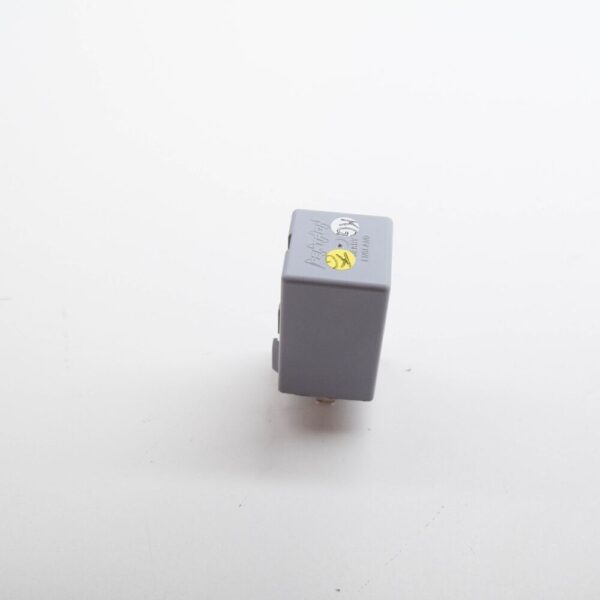 PRC6796 - LAND ROVER DEFENDER L316 Front Screen Timer Relay PRC6796 NEW GENUINE