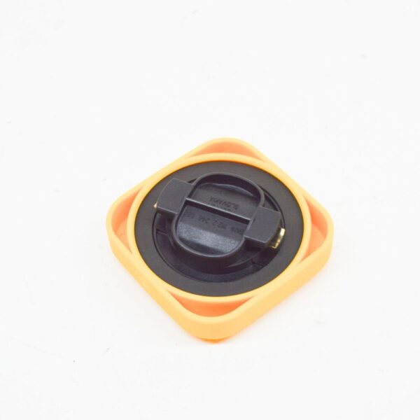 STC3699 - LAND ROVER RANGE ROVER III L322 Oil Filler Cap STC3699 NEW GENUINE