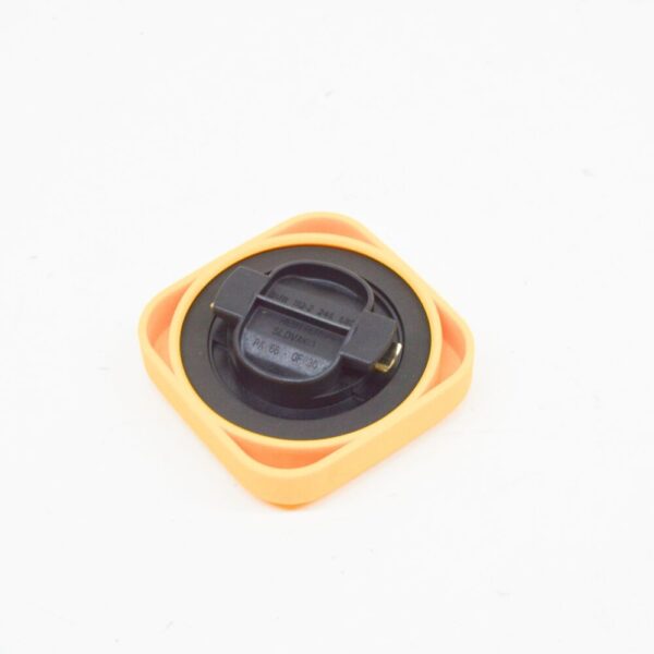 STC3699 - LAND ROVER RANGE ROVER III L322 Oil Filler Cap STC3699 NEW GENUINE