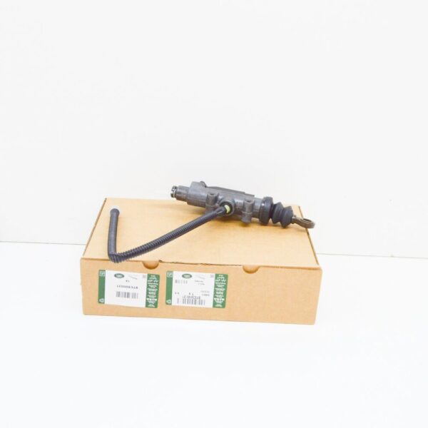 STC500031 - LAND ROVER DISCOVERY III L319 Clutch Master Cylinder LHD STC500031 NEW GENUINE